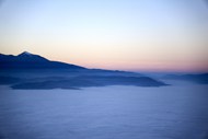 唯美云雾缭绕山脉风光写真精美图片