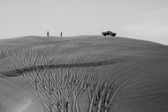沙漠旅行黑白写真图片下载
