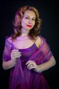 性感紫色晚礼服美女人体摄影高清图片