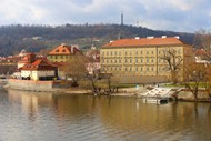 布拉格伏尔塔瓦河城堡建筑高清图片