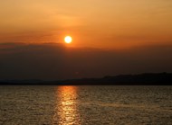 日暮黄昏湖泊夕阳美景图片