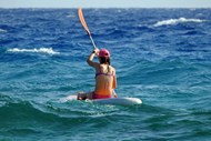 蓝色大海女子单人皮划艇运动精美图片