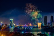越南城市建筑烟花夜景图片下载