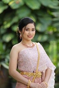 亚洲气质传统服饰美女摄影图片