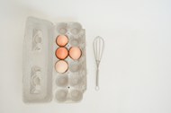 鸡蛋收纳盒搅拌器高清图片