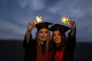 毕业季伊朗美女毕业照高清图片