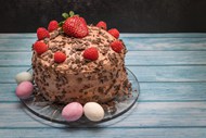 复活节彩蛋巧克力草莓蛋糕图片下载