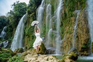 山水瀑布旅行美女风景精美图片