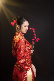 优雅气质红色旗袍古典美女图片