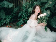 亚洲清纯美女婚纱照精美图片