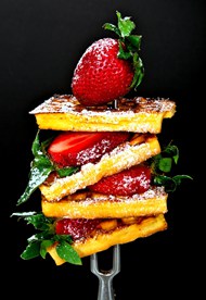 华夫饼夹层草莓精美图片