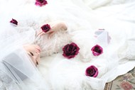 新娘美女白色婚纱意境写真高清图片