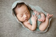 可爱满月宝宝艺术照摄影图片下载