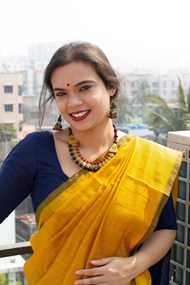 印度传统礼服美女图片