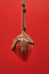 丝滑巧克力酱草莓图片下载