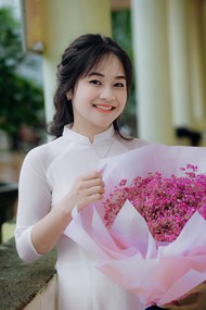 越南毕业典礼白色奥黛美女图片大全