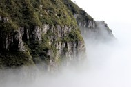 云雾缭绕山峰仙境写真图片下载