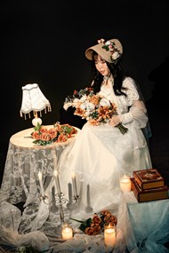 室内白色婚纱照摄影艺术写真图片下载