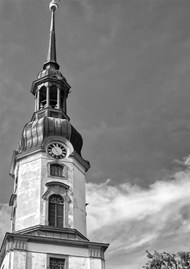 黑白艺术风格钟楼建筑写真图片