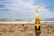 夏日海边沙滩啤酒图片大全