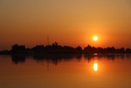 伊拉克黄昏落日余晖夕阳图片