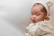 可爱新生婴儿宝宝睡觉高清图片