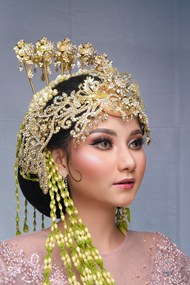 亚洲头戴传统珠宝配饰的美女高清图片