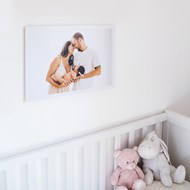 白色墙壁全家福婴儿床图片大全