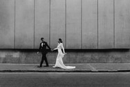 欧美黑白街拍风格婚纱写真图片