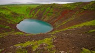 火山口湖景观写真图片下载