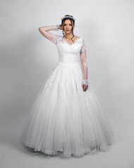 欧美时尚白色大裙摆婚纱美女图片下载