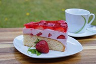 一块草莓水果蛋糕高清图片