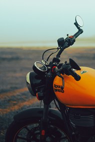 黄昏非主流旷野摩托车写真图片