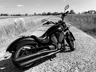 黑白单色调摩托车写真图片
