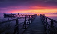 唯美紫色黄昏湖泊风光写真图片下载