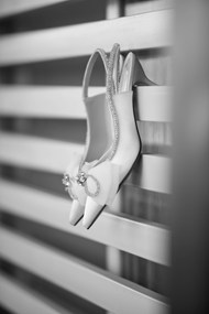 黑白单色调婚鞋写真图片