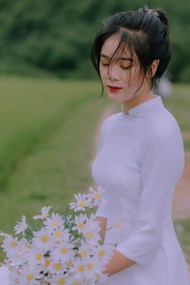 清新素雅白色奥黛旗袍美女摄影高清图片