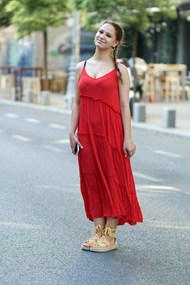 欧美街头红色吊带连衣裙美女摄影高清图片