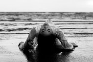 海滩性感湿身诱惑人体模特黑白写真精美图片