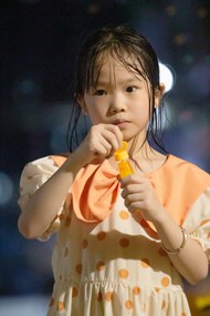 亚洲小女孩生活照写真高清图片