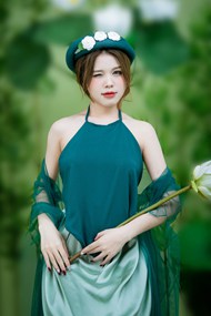 性感绿色肚兜美女人体摄影艺术写真高清图片