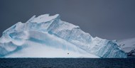 冬季冰岛白色冰山写真图片下载