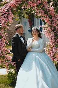 室外婚礼新郎新娘婚纱摄影写真图片