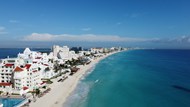 墨西哥海边白色酒店建筑写真图片