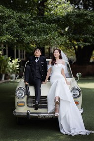 亚洲情侣汽车婚纱照摄影写真精美图片