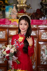 越南传统红色奥黛新娘美女精美图片