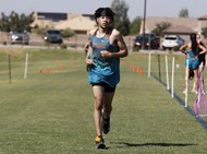 男子长跑比赛运动员写真图片