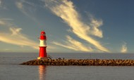 海边海岸红色灯塔建筑写真精美图片