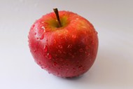 湿哒哒的红苹果写真图片