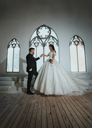 欧美室内高级感幸福婚纱照高清图片